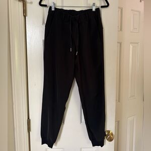 black lululemon joggers